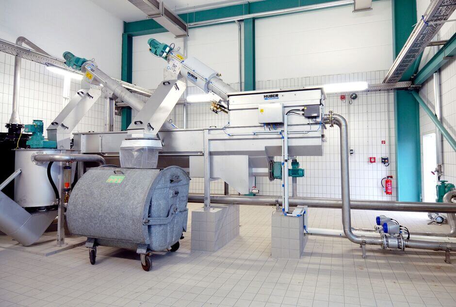 Well-proven mechanical pre-treatment components combined within the HUBER Sludge Acceptance Plant ROTAMAT® Ro3.3 Well-proven mechanical pre-treatment components combined within the HUBER Sludge Acceptance Plant ROTAMAT® Ro3.3