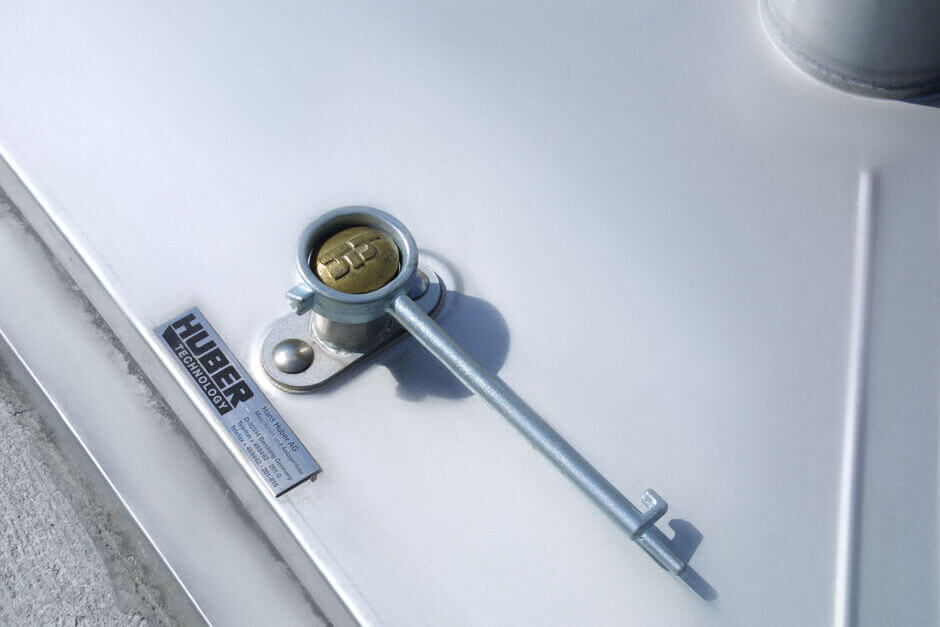 HUBER locking system with operating key HUBER locking system with operating key