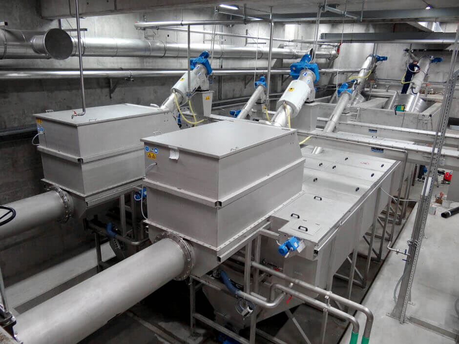 Parallel installation of HUBER Complete Plants ROTAMAT® Ro5 with subsequent fine screening Parallel installation of HUBER Complete Plants ROTAMAT® Ro5 with subsequent fine screening