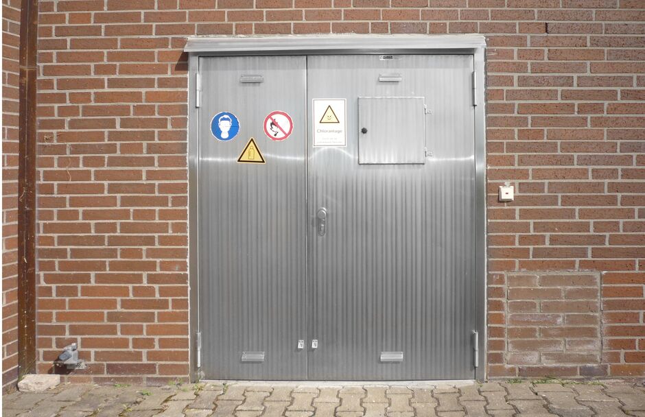 HUBER Chlorine Room Door TT5.2, double-leaf, with coverable viewing window  HUBER Chlorine Room Door TT5.2, double-leaf, with coverable viewing window