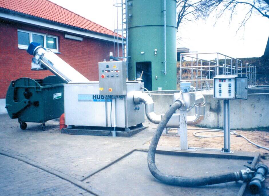 Outdoor installation of a HUBER Sludge Acceptance Plant ROTAMAT® Ro3.1 HUBER Sludge Acceptance Plants