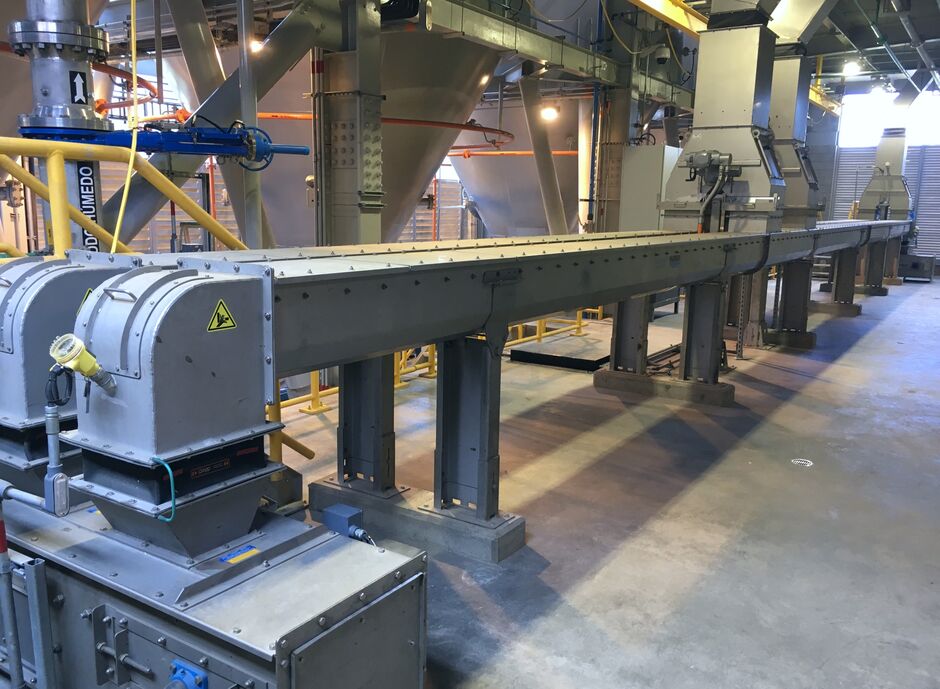 HUBER conveyor technology for transport of dewatered sludge to a HUBER Belt Dryer BT