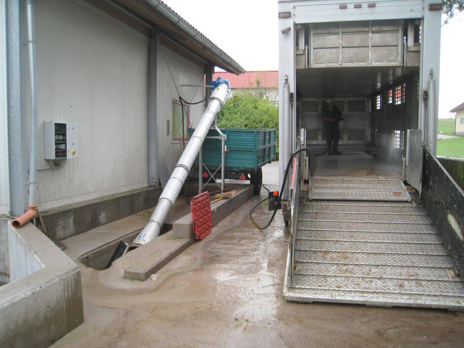 HUBER Screw Screen ROTAMAT® Ro9 reliably removes solids from wastewater.