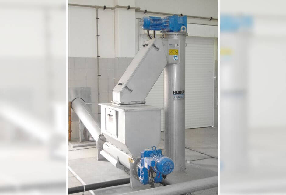 Vertical installation of a Screw Conveyor Ro8 discharging screenings into a HUBER Wash Press Vertical installation of a Screw Conveyor Ro8 discharging screenings into a HUBER Wash Press.