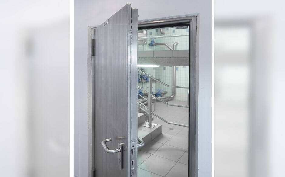 HUBER Stainless Steel Door TT1.1 inside a drinking water storage tank building HUBER Stainless Steel Door TT1.1 inside a drinking water storage tank building