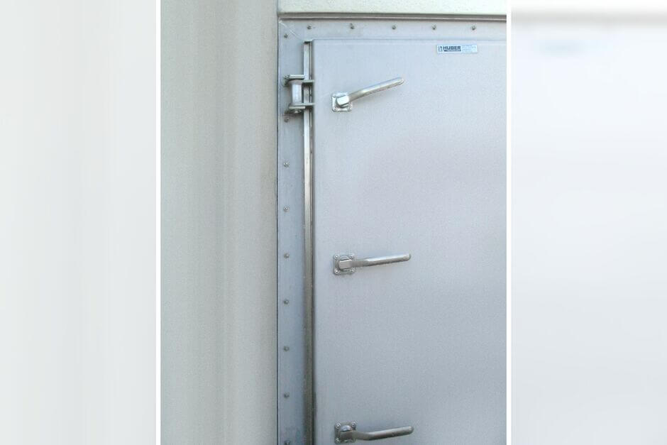 For protection in case of flooding: Flood-proof Single Exterior Door TT6 Maintenance-free stainless steel hinges