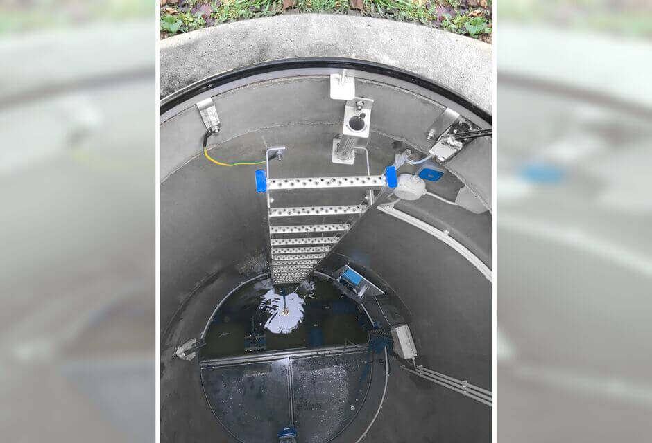 HUBER Safety access ladder SiS1 installed in a manhole HUBER Safety access ladder SiS1 installed in a manhole