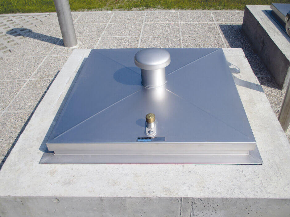 Weatherproof HUBER manhole cover SD1, rectangular type Weatherproof HUBER manhole cover SD1, rectangular type