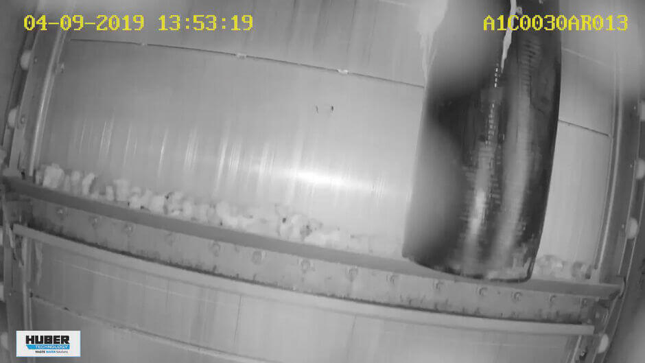 Exemplarisches Bild zur Benachrichtigung
des Betreibers – Rohrdichtkissen auf dem Harkenbalken eines HUBER Harken-Umlaufrechen RakeMax®