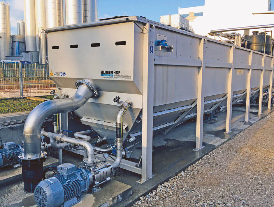 The HUBER Dissolved Air Flotation HDF S reliably separates solids from highly contaminated wastewater and sludge.