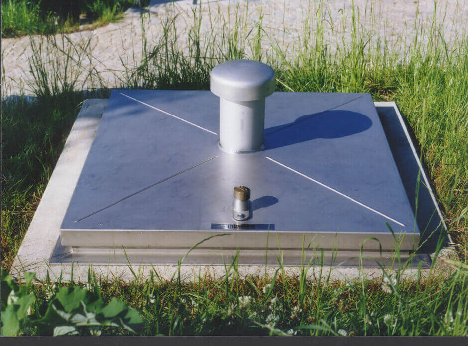 HUBER manhole cover SD1 with air vent, daywaterproof HUBER manhole cover SD1 with air vent, daywaterproof