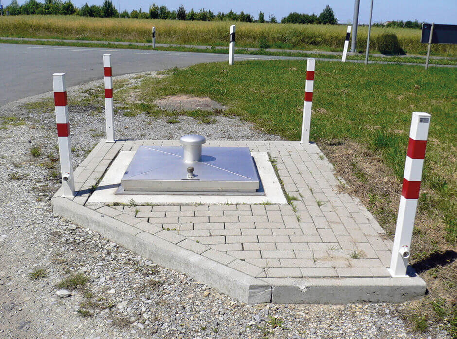 HUBER manhole cover SD1 in traffic area HUBER manhole cover SD1 in traffic area