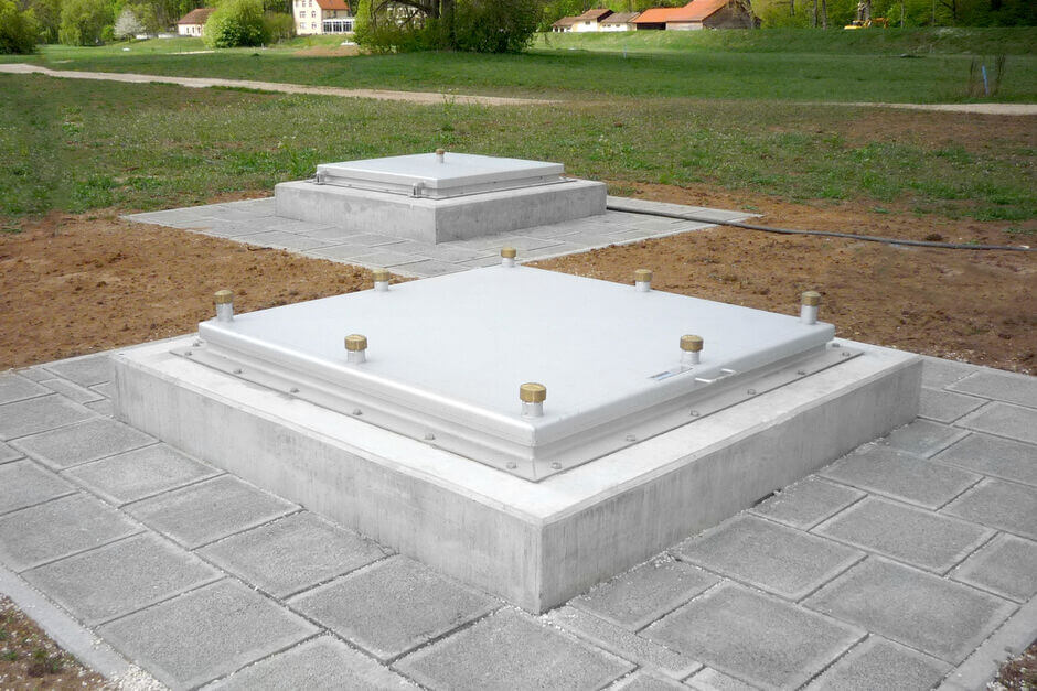 HUBER manhole cover SD5, multiple screwed HUBER manhole cover SD5, multiple screwed