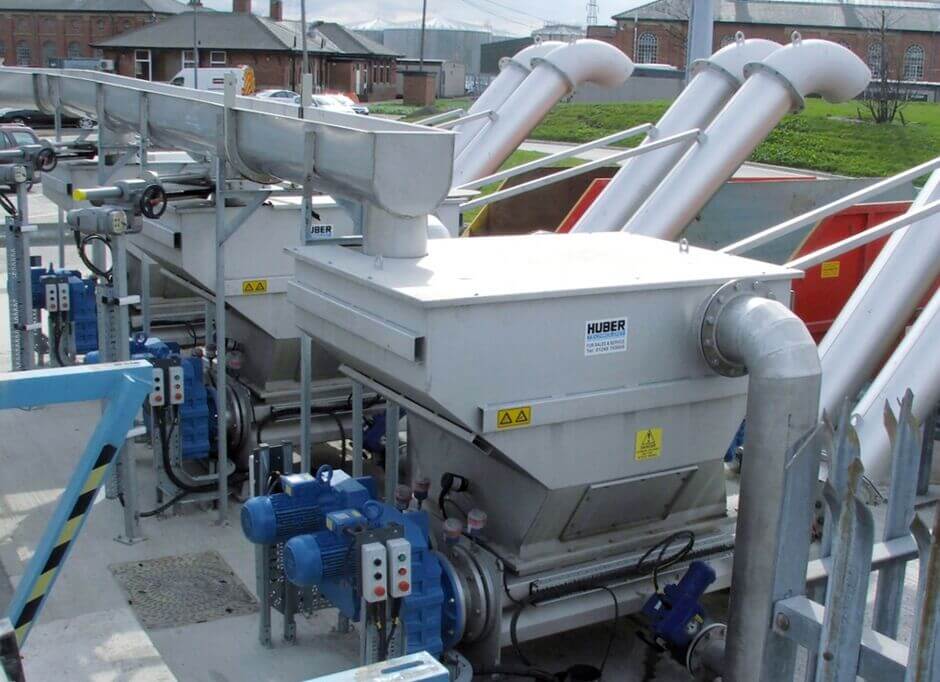 Parallel installierte HUBER Waschpressen mit Schwemmrinnenbeschickung Parallel installierte HUBER Waschpressen mit Schwemmrinnenbeschickung