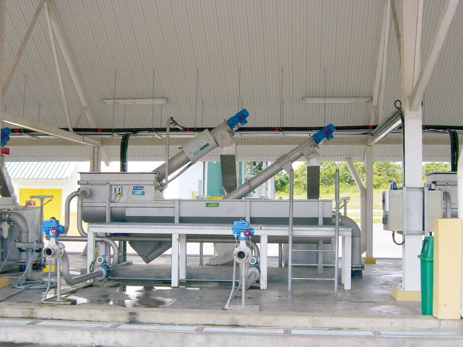 HUBER Sludge Acceptance Plant ROTAMAT® Ro3.3 with unaerated grit trap and integrated grit classifying screw HUBER Sludge Acceptance Plant ROTAMAT® Ro3.3 with unaerated grit trap and integrated grit classifying screw