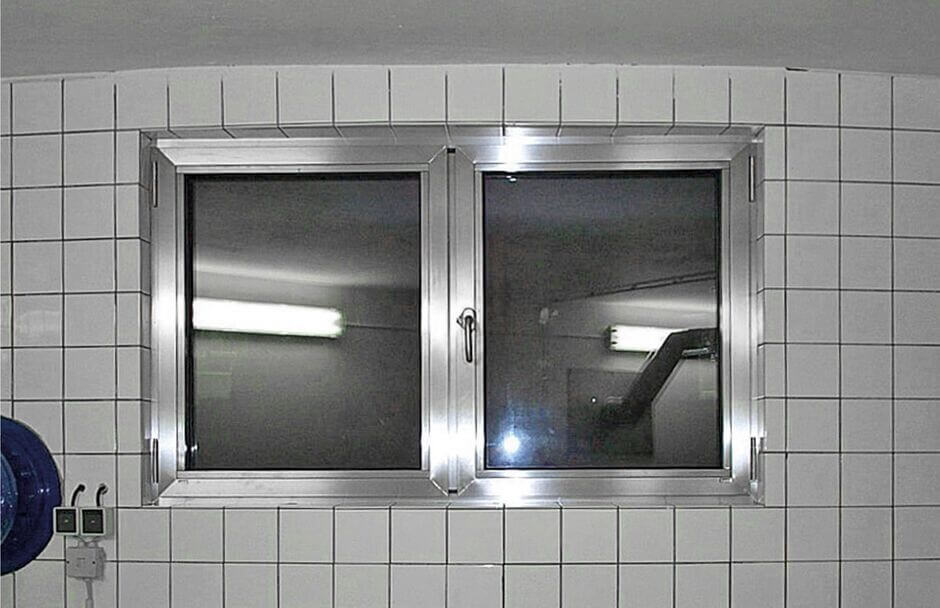 HUBER swivel window with thermo glass and reversible frame F3 HUBER swivel window with thermo glass and reversible frame F3