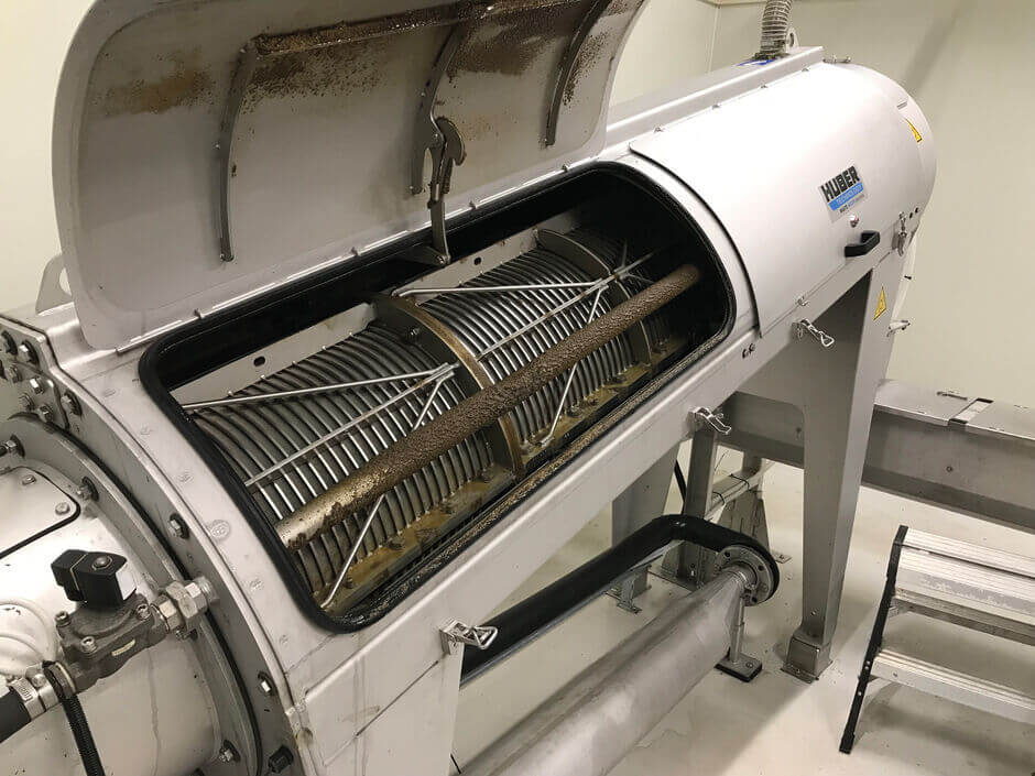 HUBER Screw Press for dewatering of residual sludge
from onshore fish farms (salmon production) – reduced
disposal costs.