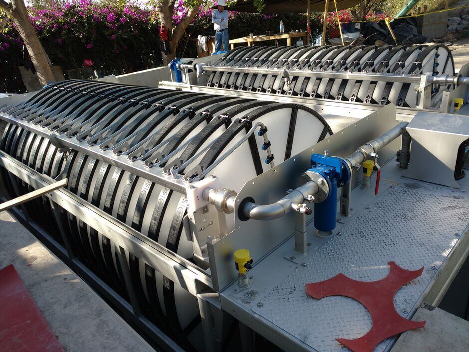 HUBER Disc Filter RoDisc® removes finest solids from the screened wastewater of a paper mill.