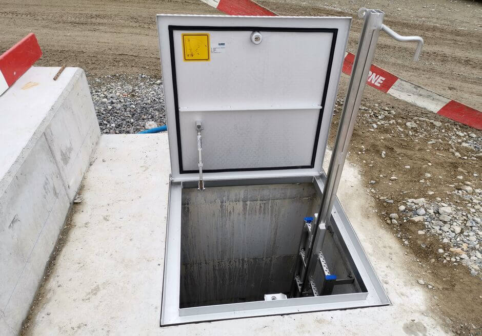 HUBER manhole cover SD11 for flush fitting, lightweight design HUBER manhole cover SD11 for flush fitting, lightweight design