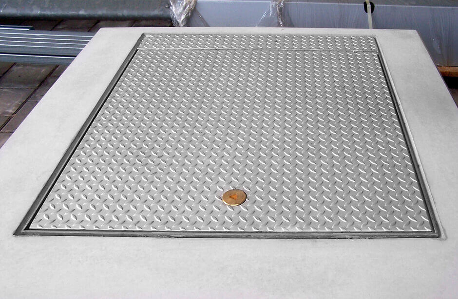 HUBER Manhole cover SD7, for flush fitting, load bearing, attack-proof / security tested, weather-proof, rectangular type HUBER Manhole cover SD7, for flush fitting, load bearing and attack-proof / security tested