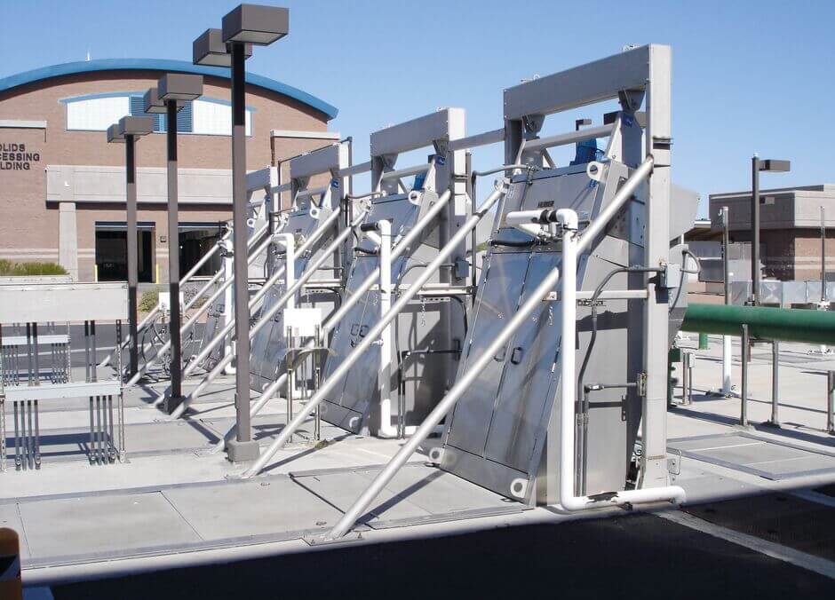 4 HUBER Fine Screen STEP SCREEN® SSV units: L= 5300, W=1376, 6 mm slot width, installation angle 75°. Maximum operational stability due to the special bottom step design for increased operational reliability without impairment by grit, gravel, stones 4 HUBER Fine Screen STEP SCREEN® SSV units: L= 5300, W=1376, 6 mm slot width, installation angle 75°. Maximum operational stability due to the special bottom step design for increased operational reliability without impairment by grit, gravel, stones
