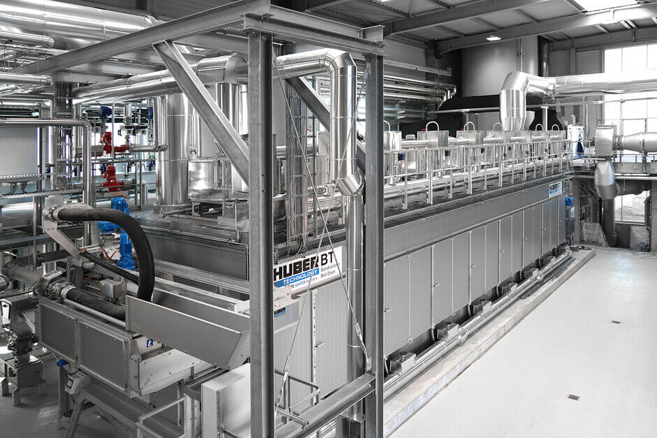 The HUBER Belt Dryer BT uses waste heat for thermal drying of sludge.