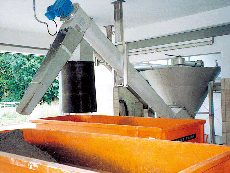 A classifying screw transports the grit from the separation room into a skip. A classifying screw transports the grit from the separation room into a skip.