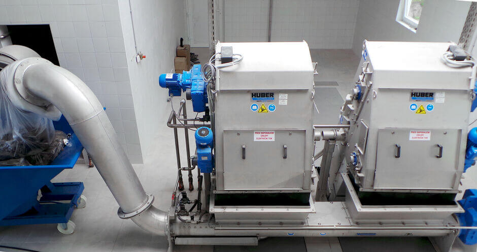 Typische Anwendung: Direkte Beschickung einer HUBER Waschpresse WAP® durch Rechen Typische Anwendung: Direkte Beschickung einer HUBER Waschpresse WAP® durch Rechen