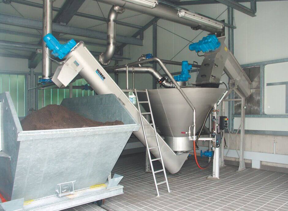 The HUBER Grit Washer RoSF4 as the heart of grit preparation reduces the organic content in grit to < 3%.