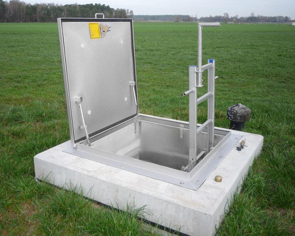 Manhole covers in various designs meet all requirements for the protection of people and drinking water. HUBER manhole cover SD1.P with entrance aid EH KV, folded out