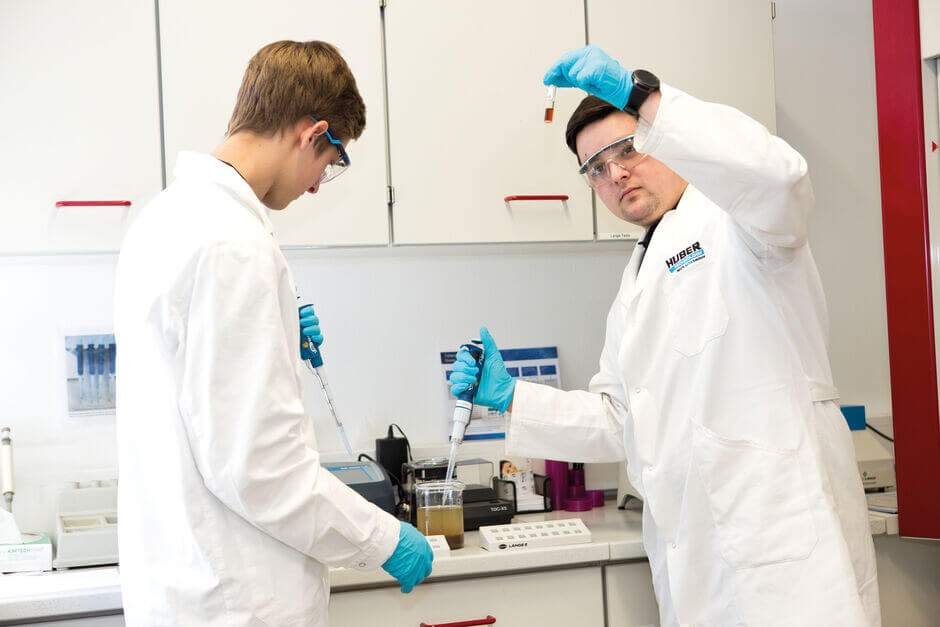 Preliminary tests in the laboratory or on site to determine
operating parameters and effluent values ‒ safety for
customers and operators.