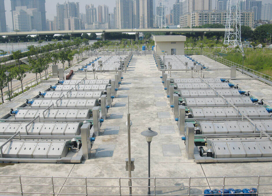 28 HUBER Disc Filter RoDisc® units with 24 discs each treating about 8.5 m³ wastewater per second 28 HUBER Disc Filter RoDisc® units with 24 discs each treating about 8.5 m³ wastewater per second