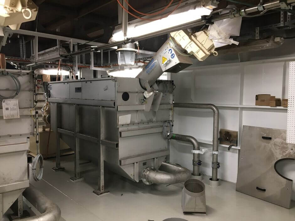 Installation phase: HUBER Screen ROTAMAT® RoMem in the tank for screening wastewater of a cruise ship with a mesh size of 0.5 mm.