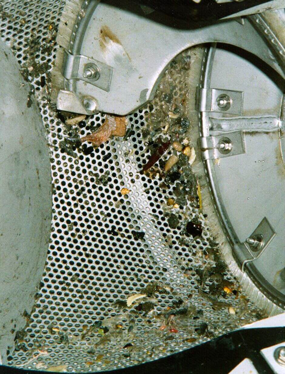 Blinding of the screen surface: detail view at HUBER Micro Strainer ROTAMAT® Ro9 Blinding of the screen surface: detail view at HUBER Micro Strainer ROTAMAT® Ro9