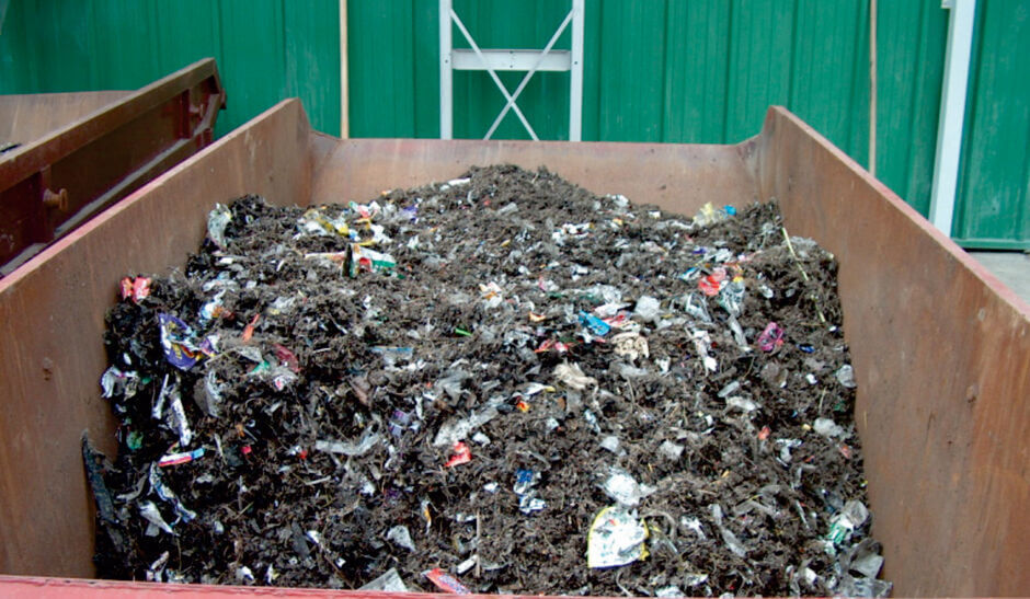 Screened and compacted organic solids (> 1 mm) with DR > 30 % by the HUBER Rotary Drum Fine Screen ROTAMAT® Ro2 .