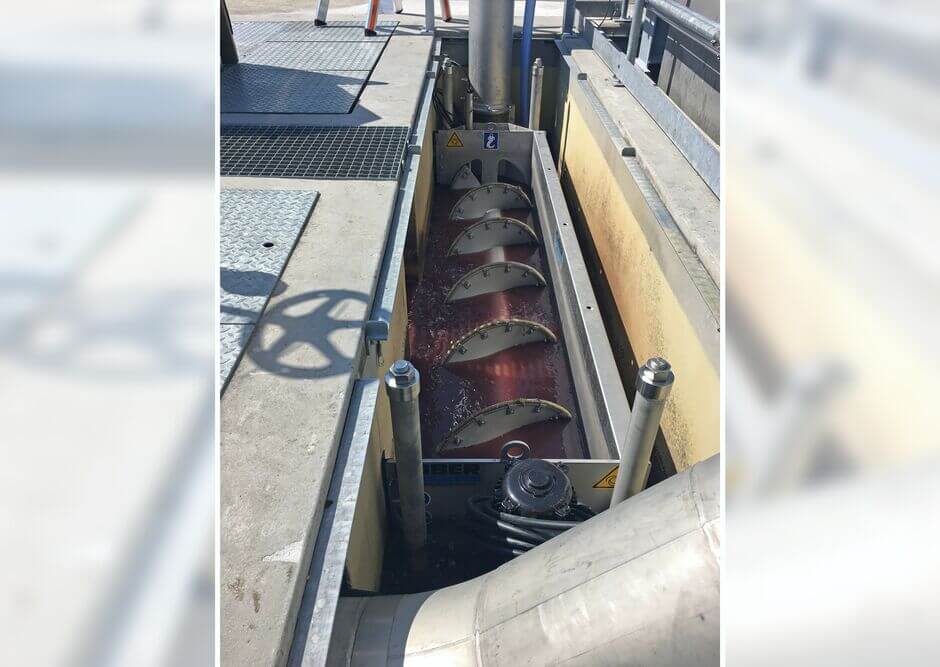 Combination of HUBER Storm Screen ROTAMAT® RoK1 and HUBER Pumping Stations Screen ROTAMAT® RoK4 for direct discharge of screenings.