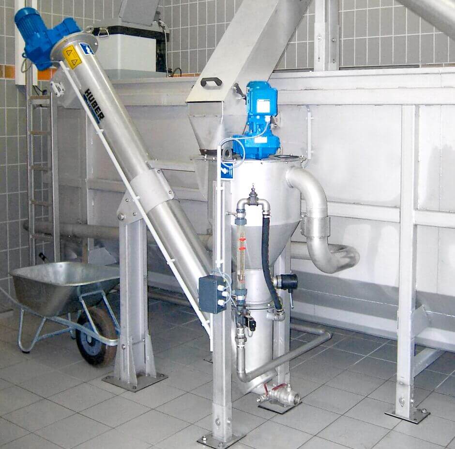 Small HUBER Grit Washer subsequent to a HUBER Complete Plant ROTAMAT® Ro5 Classifying screw with subsequent HUBER Coanda Grit Washer RoSF4 T