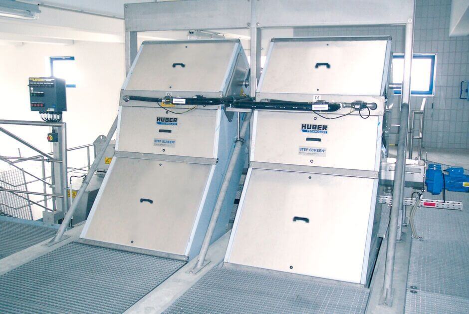 Two HUBER Fine Screen STEP SCREEN® SSF units installed in parallel channels Two HUBER Fine Screen STEP SCREEN® SSF units installed in parallel channels