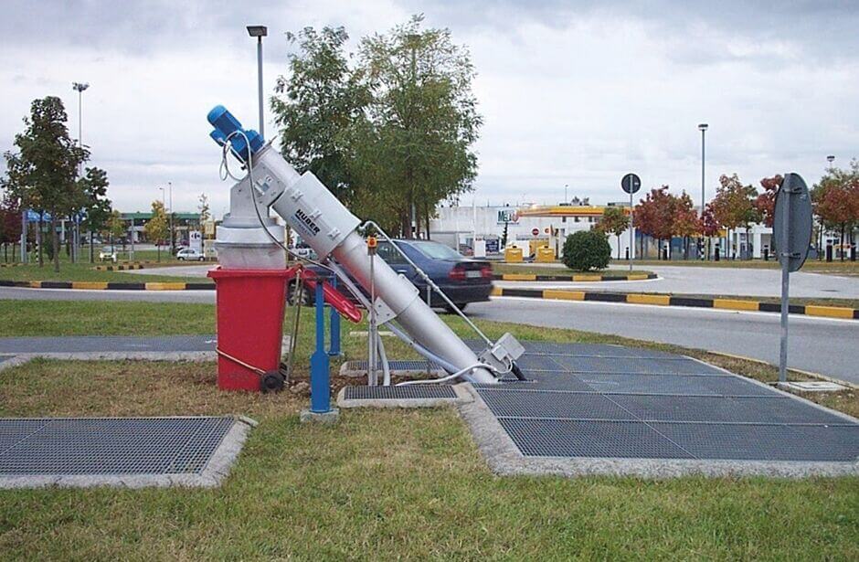 HUBER Micro Strainer ROTAMAT® Ro9 installed in the middle of a roundabout HUBER Micro Strainer ROTAMAT® Ro9 installed in the middle of a roundabout