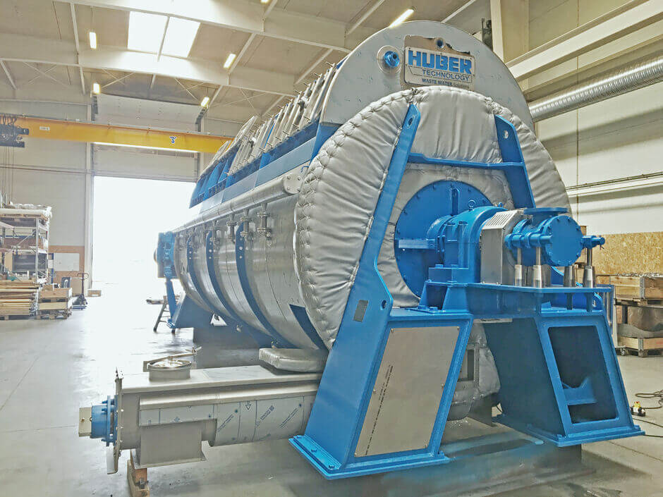 HUBER Disc Dryer RotaDry®: Partial contact drying of sewage sludge for recycling in fluidized bed incineration plants HUBER Disc Dryer in the factory