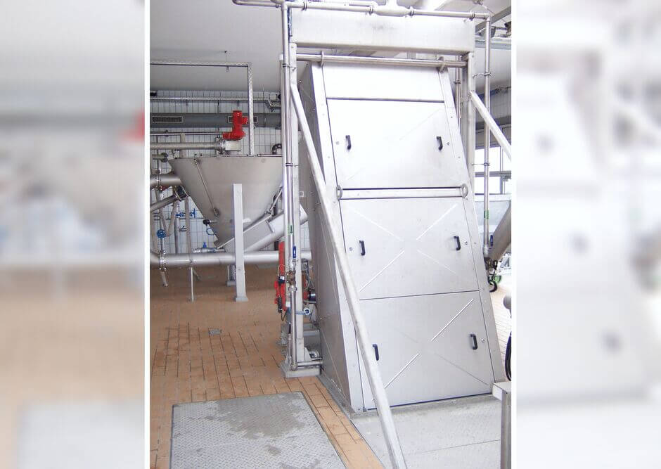 HUBER Fine Screen STEP SCREEN® SSV in channel, pivotable without having to remove the downstream HUBER Wash Press HUBER Fine Screen STEP SCREEN® SSV in channel, pivotable without having to remove the downstream HUBER Wash Pres