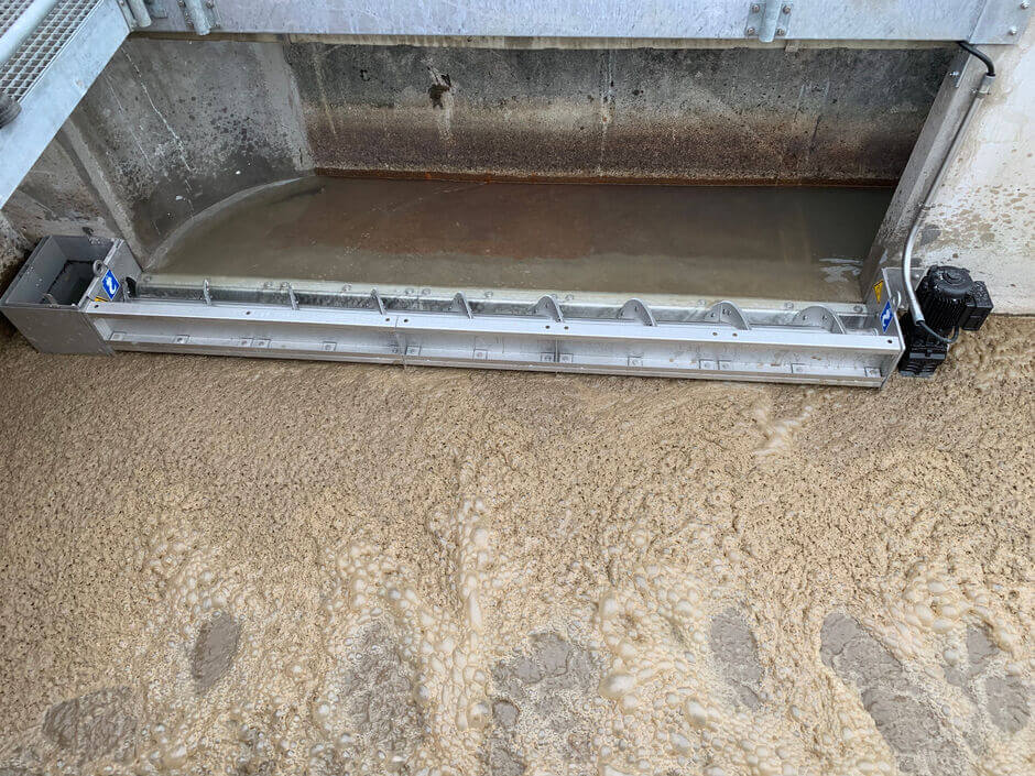 HUBER Storm Screen ROTAMAT® RoK1 with 2 mm perforated plate downstream of the grit chamber to protect the biological treatment stage within a sewage treatment plant.