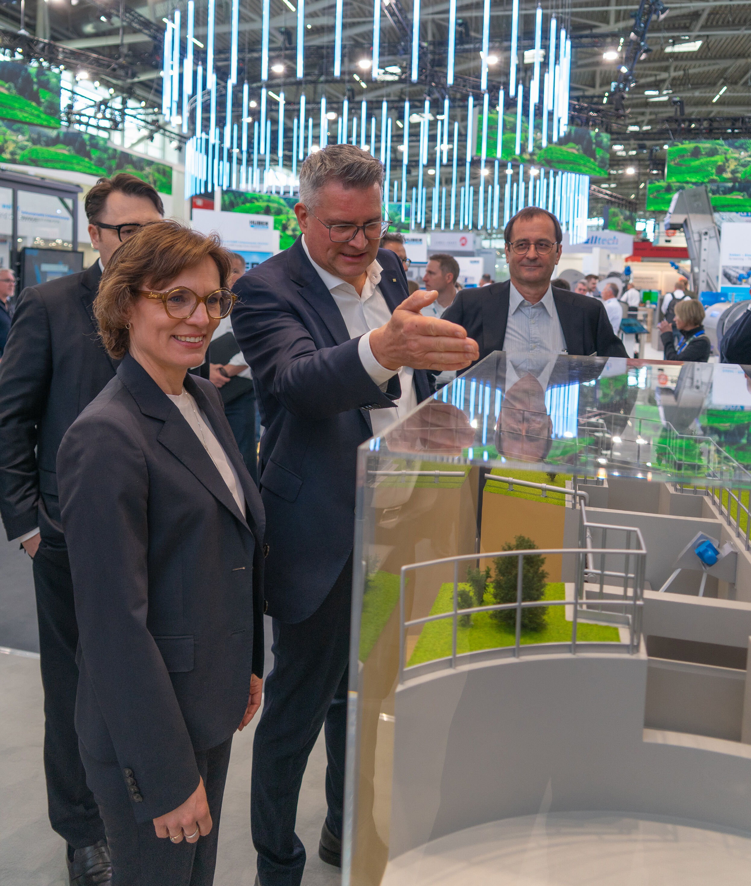 Jessika Roswall, the EU Commissioner for Environment, Water, Resilience and a Competitive Circular Economy, was also impressed by the HUBER stand and the innovations presented there