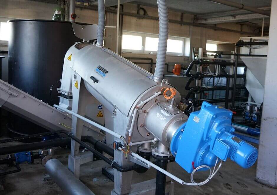 The HUBER Screw Press Q-PRESS® reliably and efficiently dewaters sludge from the process of a tannery.