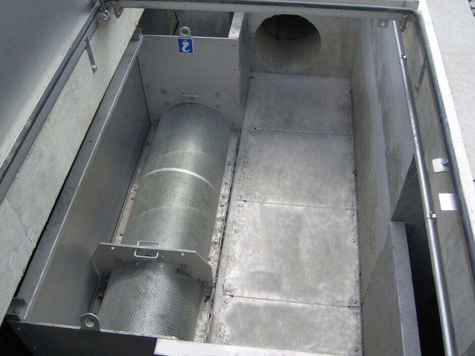 Compact solution: HUBER Storm Screen ROTAMAT® RoK2 at a stormwater discharge.