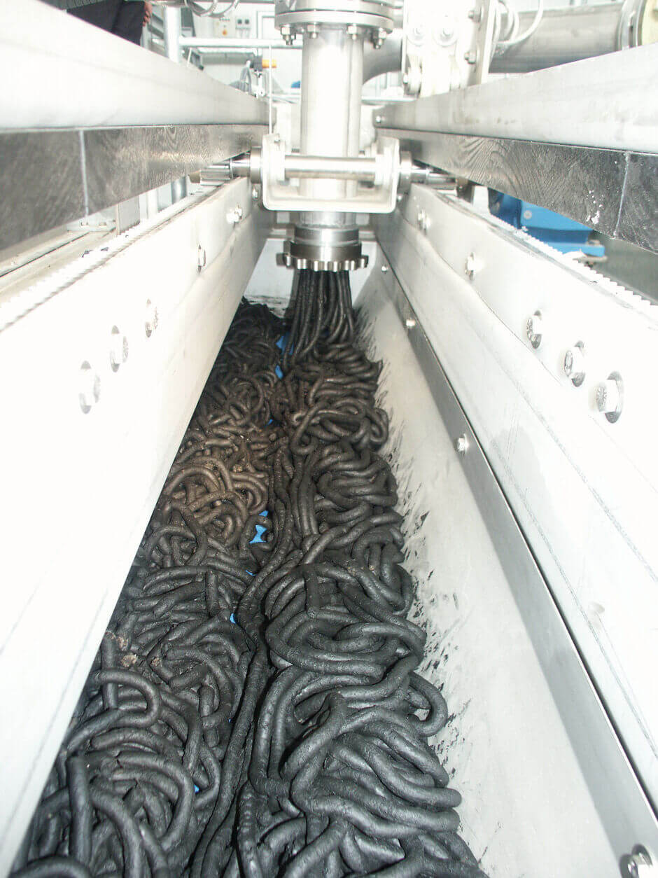 HUBER extruder for sludge feeding onto the belt HUBER extruder for sludge feeding onto the belt