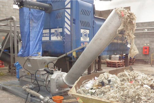 Prensa de lavagem HUBER WAP® em uma estação de tratamento de bioresíduos inglesa.