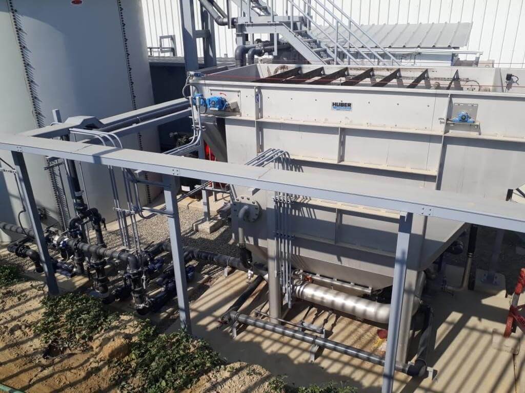 HUBER Druckentspannungsflotation zur physikalisch-chemischen
Vorreinigung - optimale Reduktion von CSB, Fetten
und Feststoffen, mehr als 500 Installationen weltweit.