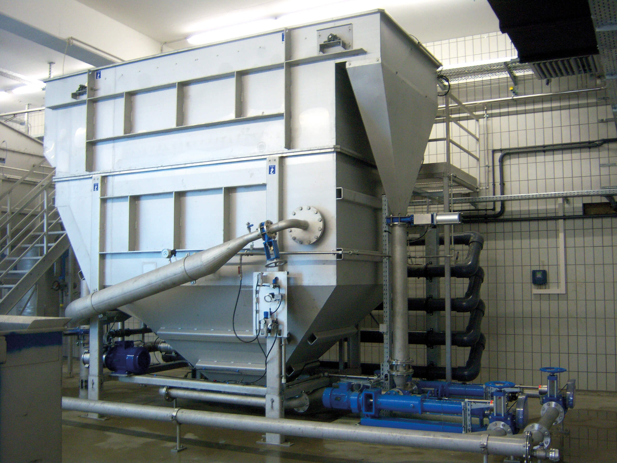 HUBER Druckentspannungsflotation zur physikalisch-chemischen
Vorreinigung für optimale Reduktion von CSB,
Fetten und Feststoffen, mehr als 500 Installationen weltweit.
