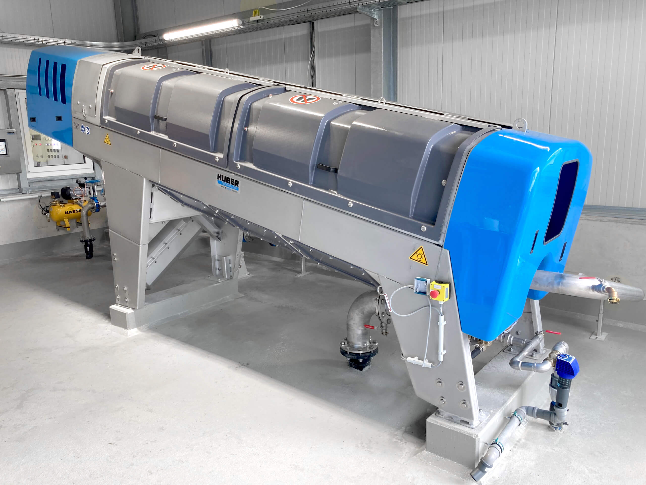 Die HUBER Schneckenpresse Q-PRESS® entwässert vollautomatisch
und kontinuierlich die Prozessschlämme,
sodass die Entsorgungskosten auf ein Minimum reduziert werden.